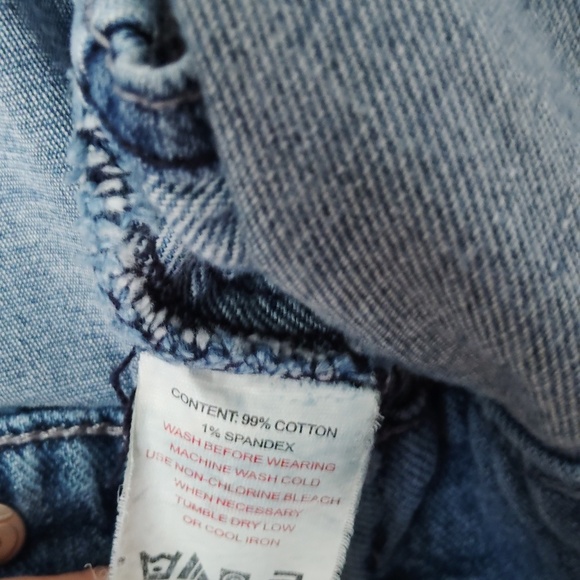 Apple Bottom Sleeveless Cropped Medium-Wash Denim Vest Size Medium - Picture 9 of 10